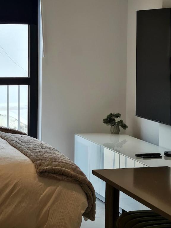 Lovely Central Studio King Bed Gibraltar Exterior photo